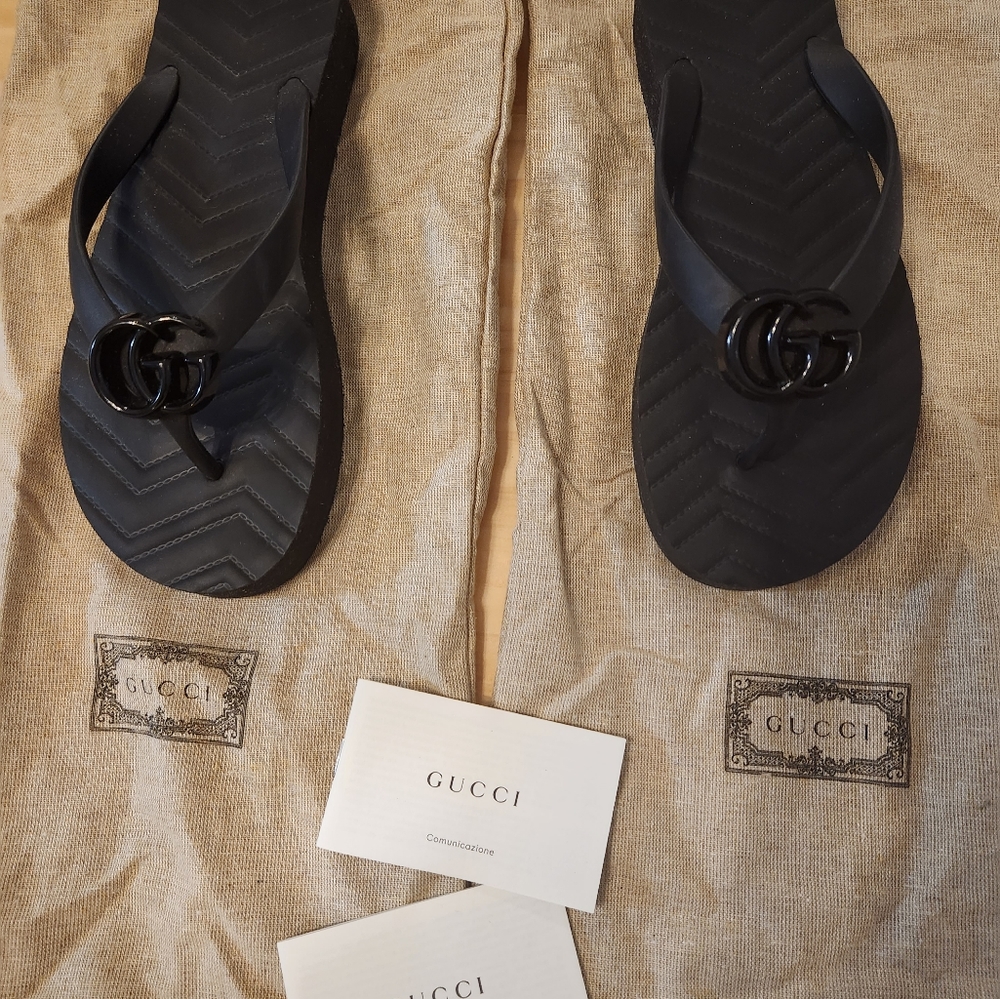 Authentic Gucci Black thing sandal size 7 Excellent Condition